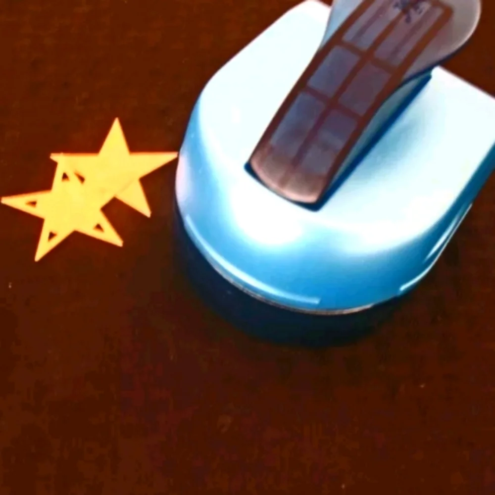 New Creative Memories Embossed Star Maker Paper Punch